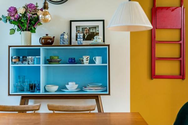 mixing vintage and modern furniture